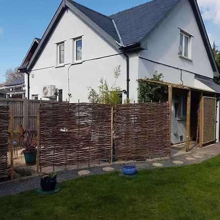 Post Office Row Apartment And Garden Crickhowell Esterno foto