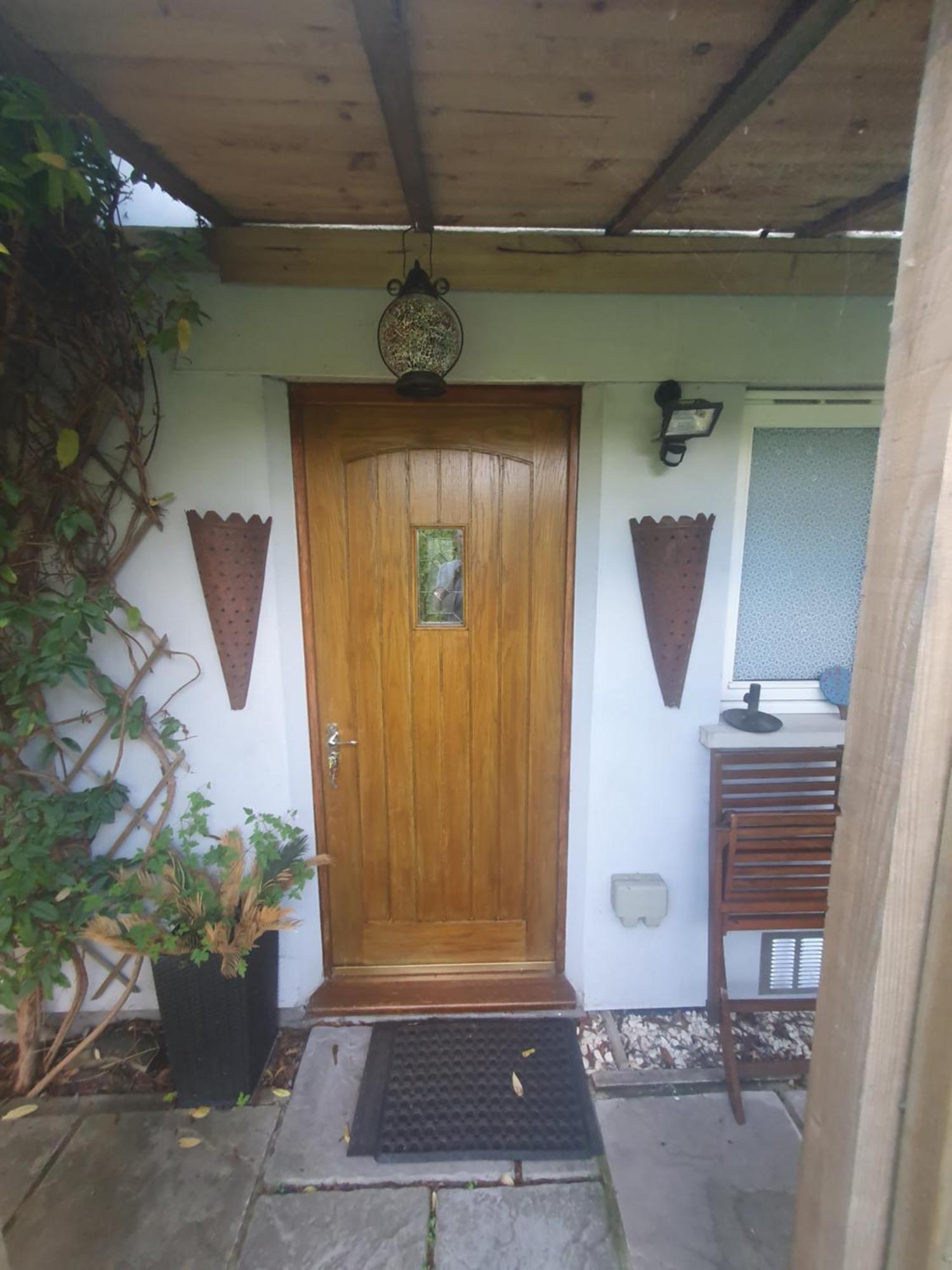 Post Office Row Apartment And Garden Crickhowell Esterno foto