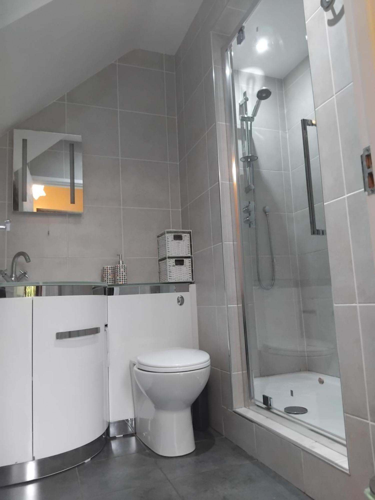 Post Office Row Apartment And Garden Crickhowell Esterno foto